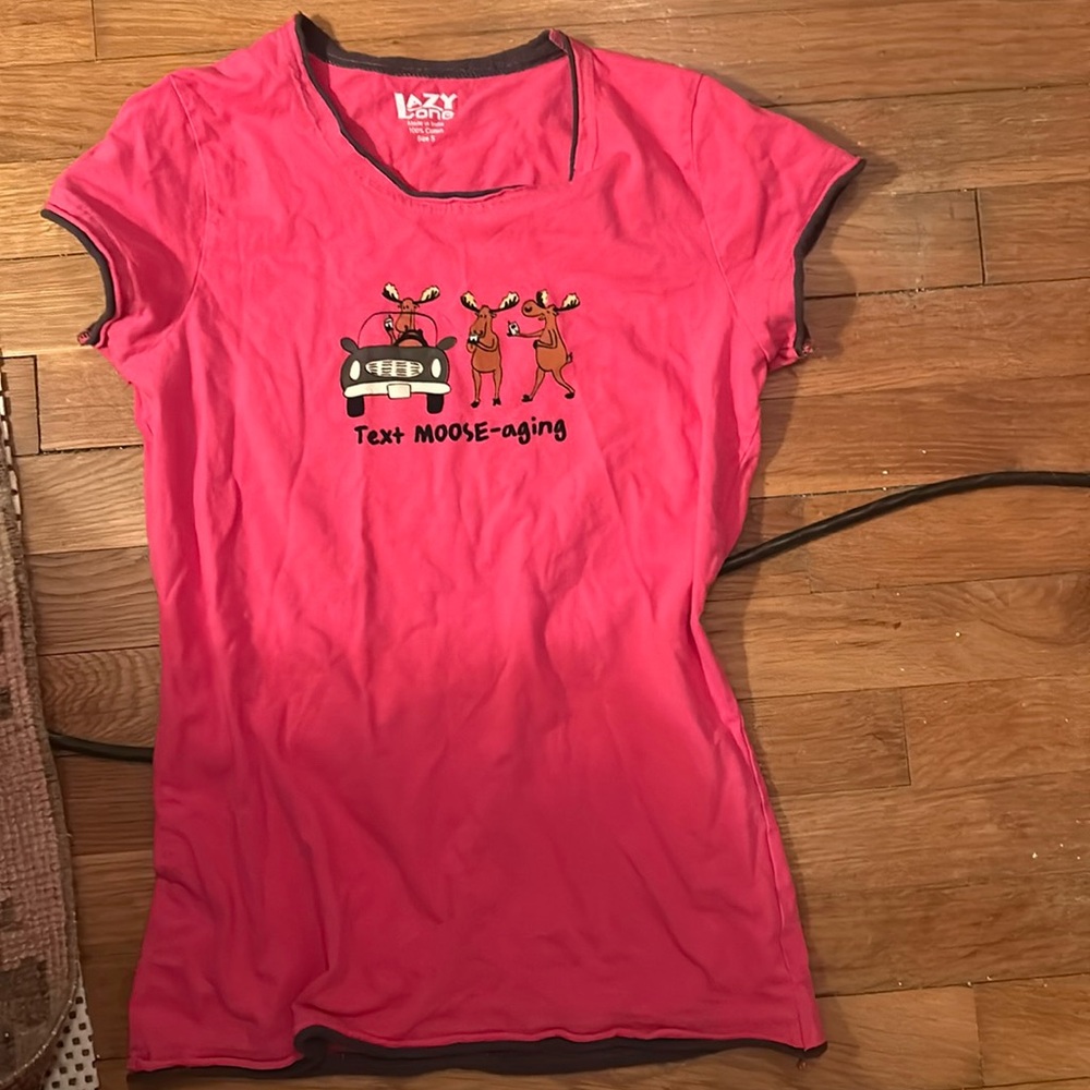 Y2k graphic tee text moose-aging😭😭😭